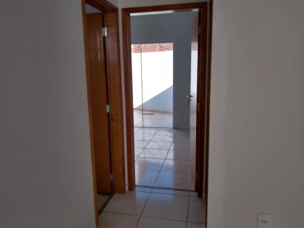 Casa à venda com 2 quartos, 60m² - Foto 4