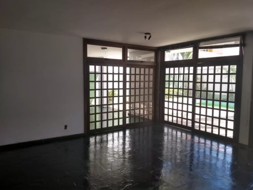 Casa à venda com 4 quartos, 450m² - Foto 2