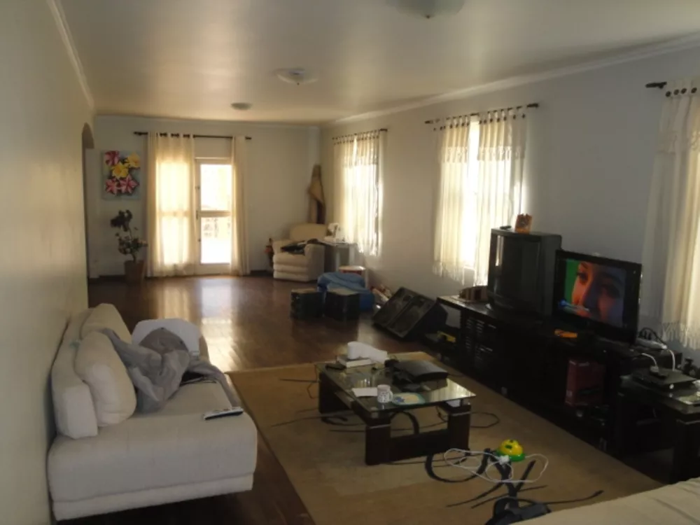 Casa à venda com 3 quartos, 300m² - Foto 1