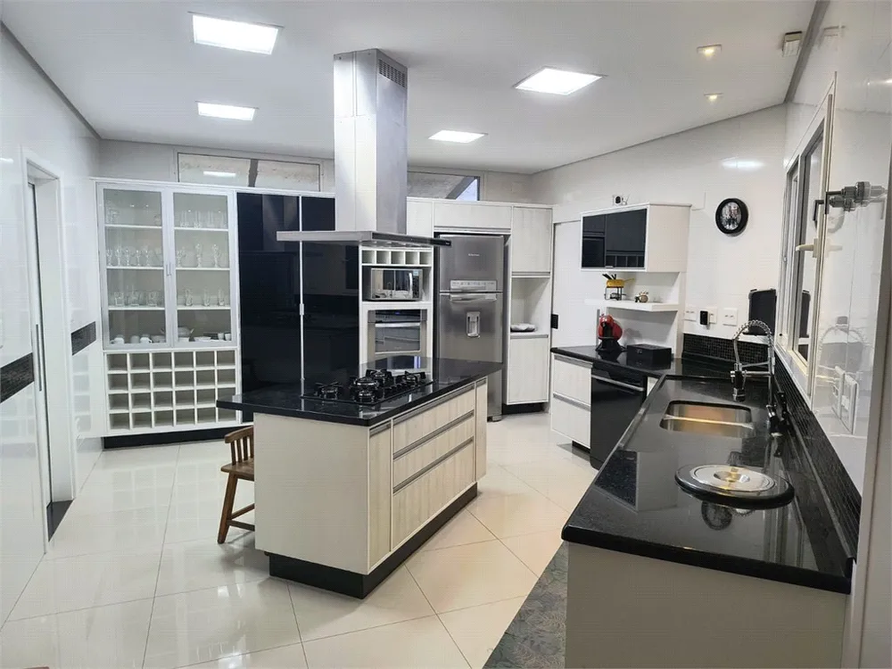 Casa, 3 quartos, 308 m² - Foto 1