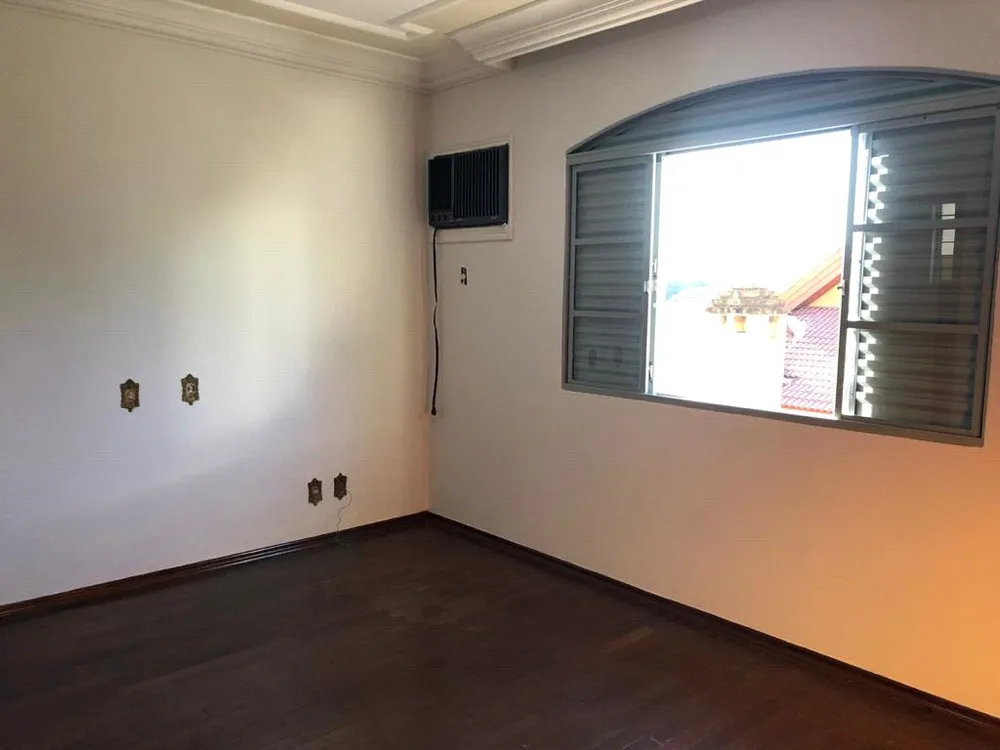 Casa, 4 quartos, 325 m² - Foto 4