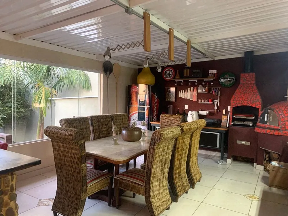 Casa, 3 quartos, 226 m² - Foto 2