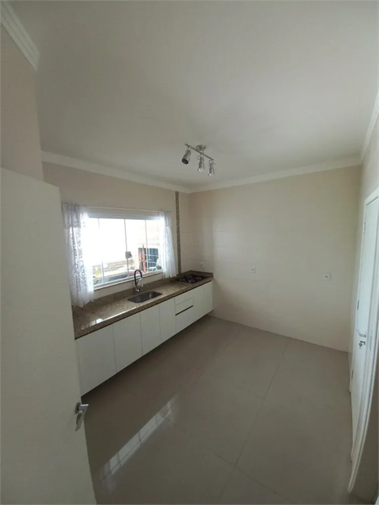 Casa, 3 quartos, 244 m² - Foto 1
