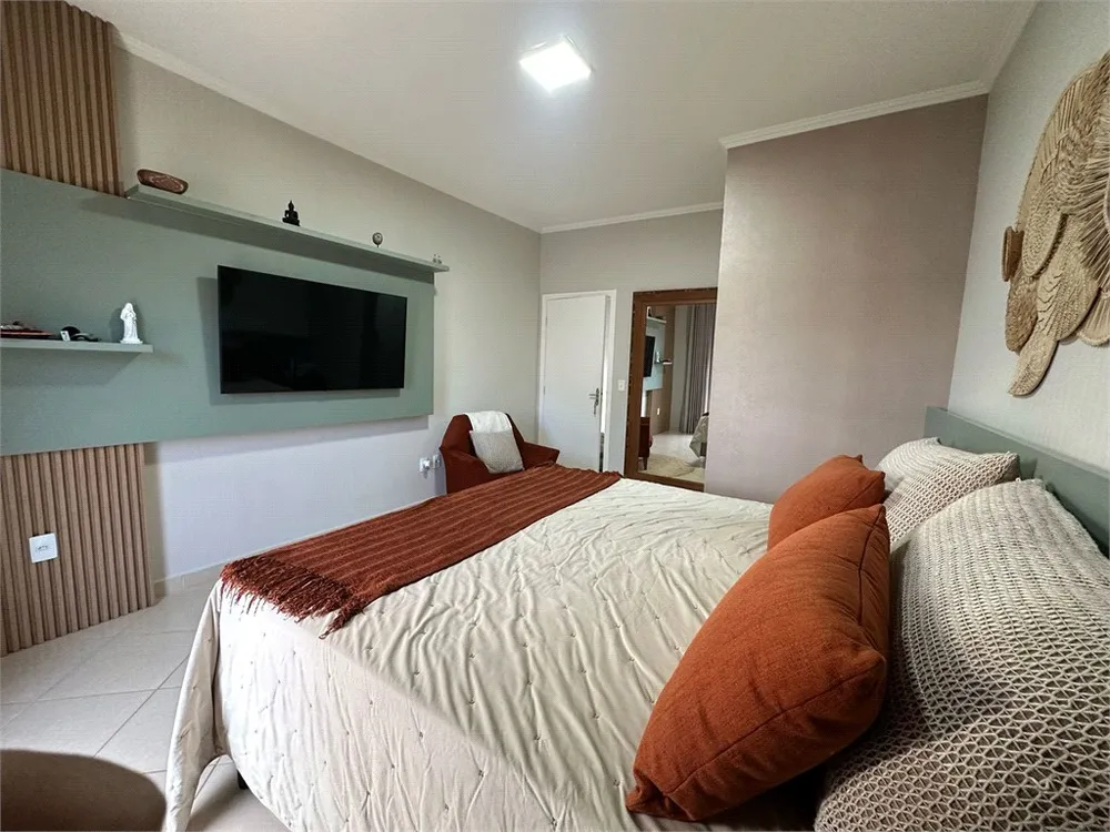 Casa, 3 quartos, 244 m² - Foto 1