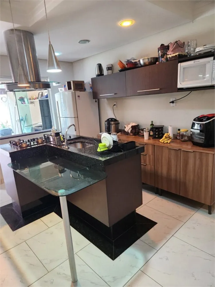 Casa, 3 quartos, 216 m² - Foto 1