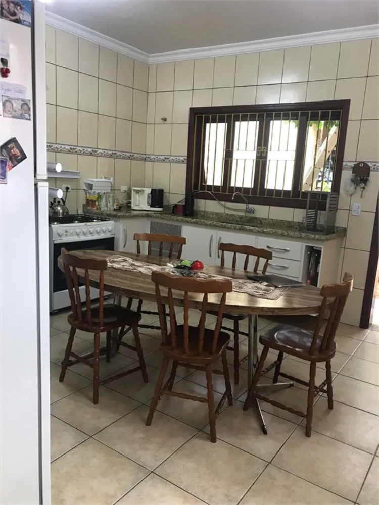 Casa, 3 quartos, 232 m² - Foto 4