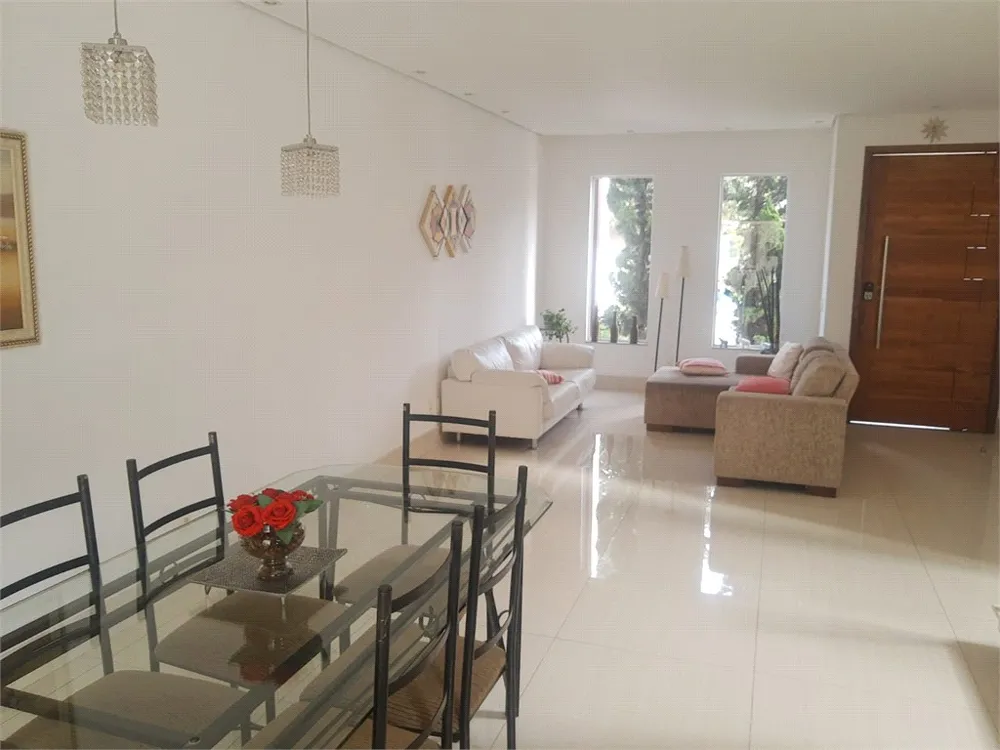 Casa, 3 quartos, 222 m² - Foto 1