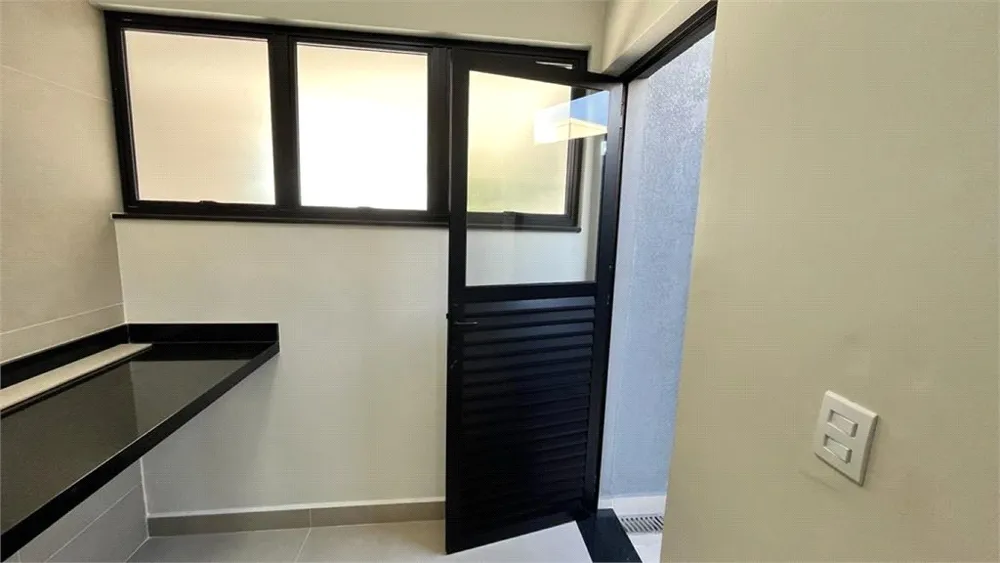 Casa, 4 quartos, 225 m² - Foto 1