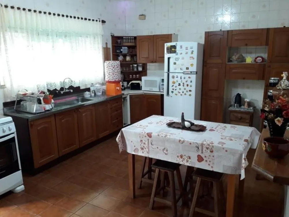 Casa, 4 quartos, 240 m² - Foto 1
