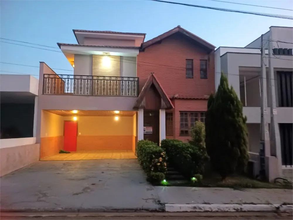 Casa, 3 quartos, 262 m² - Foto 1