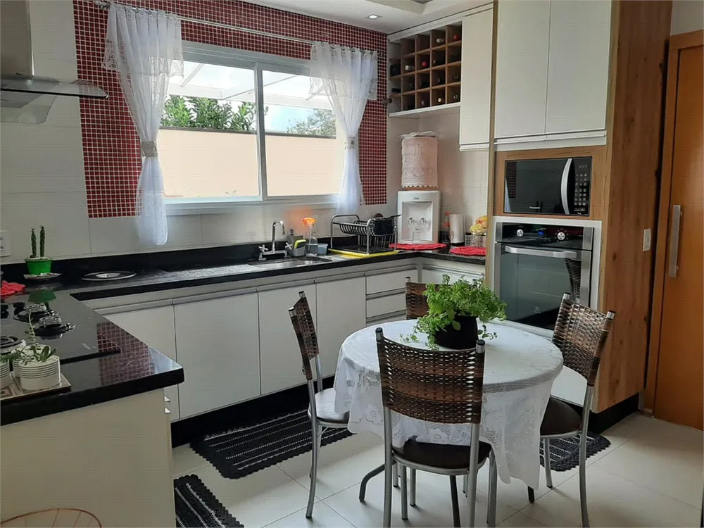 Casa, 4 quartos, 233 m² - Foto 1