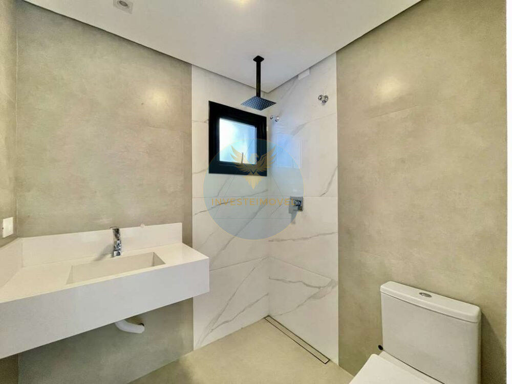 Casa de Condomínio para alugar com 4 quartos, 484m² - Foto 1
