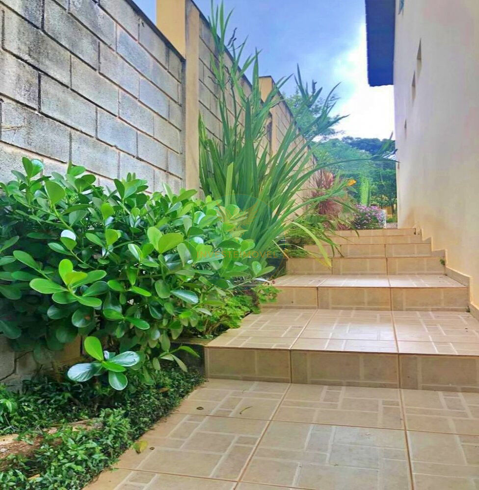 Casa de Condomínio à venda com 4 quartos, 334m² - Foto 2