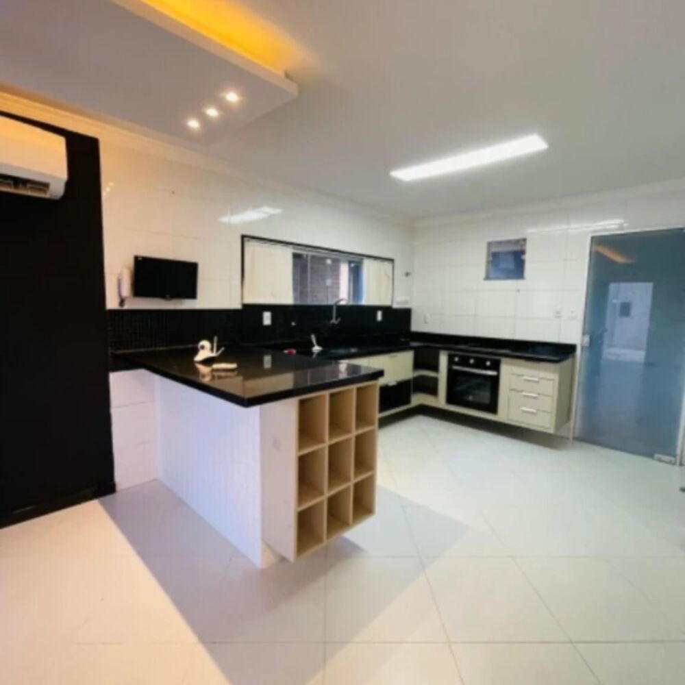 Casa à venda com 4 quartos, 200m² - Foto 4