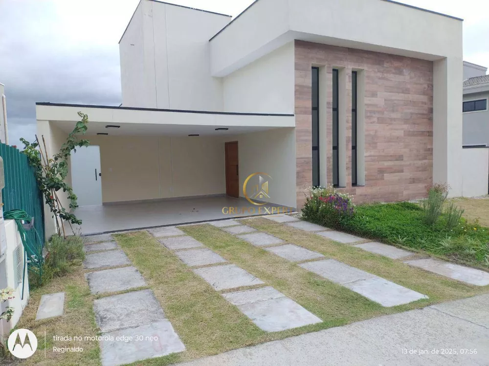 Casa de Condomínio para alugar com 3 quartos, 230m² - Foto 1