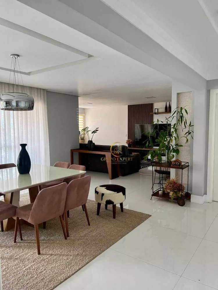 Apartamento à venda com 4 quartos, 245m² - Foto 4