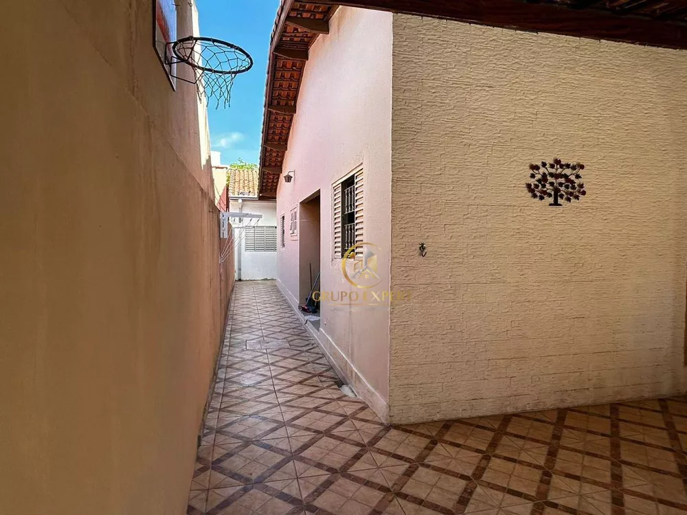 Casa à venda com 3 quartos, 250M2 - Foto 3