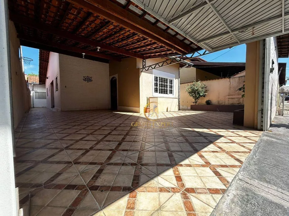 Casa à venda com 3 quartos, 250M2 - Foto 1