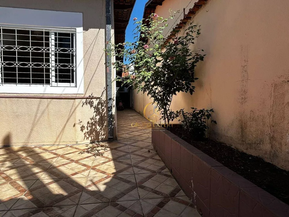 Casa à venda com 3 quartos, 250M2 - Foto 4