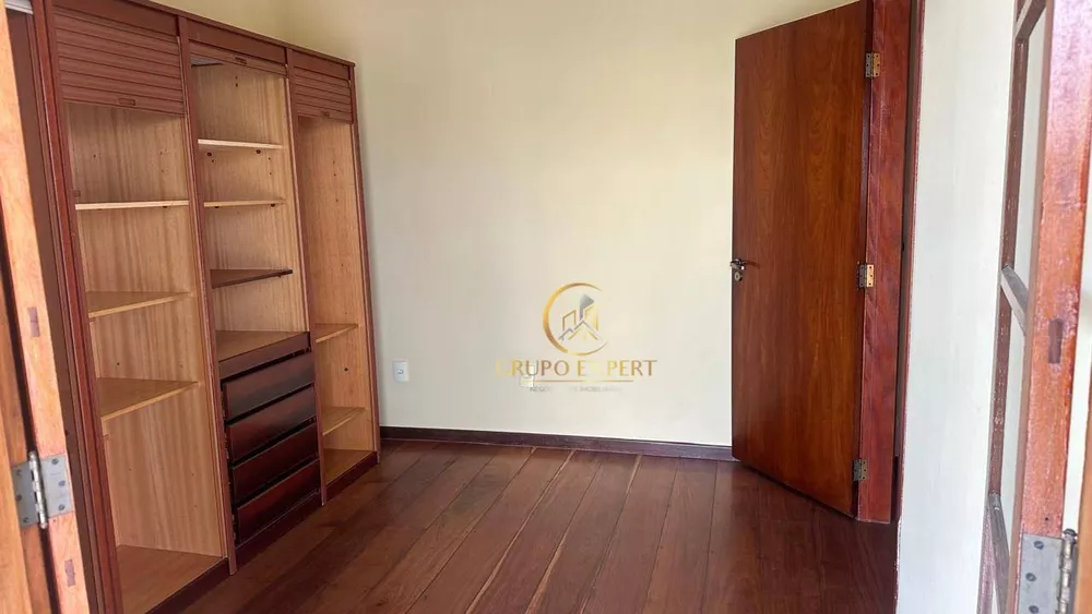 Sobrado à venda com 6 quartos, 240m² - Foto 4