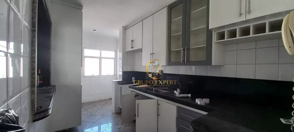 Apartamento para alugar com 3 quartos, 156m² - Foto 3