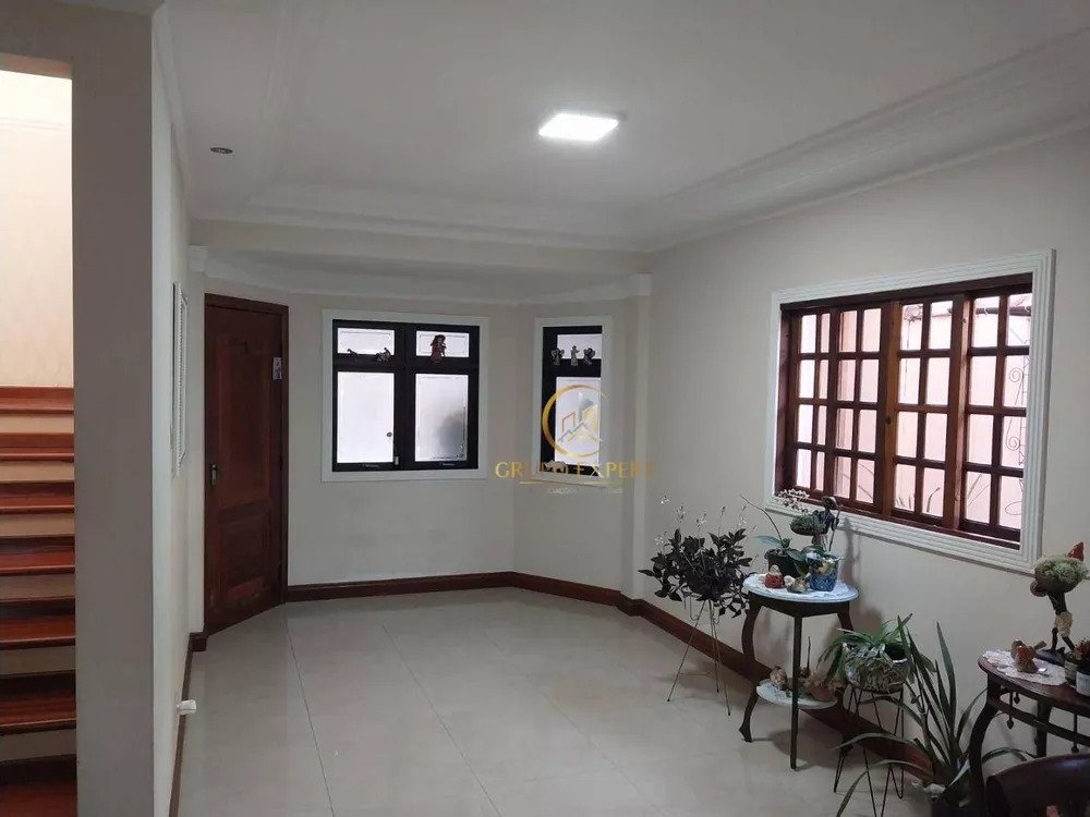 Sobrado à venda com 3 quartos, 220m² - Foto 2