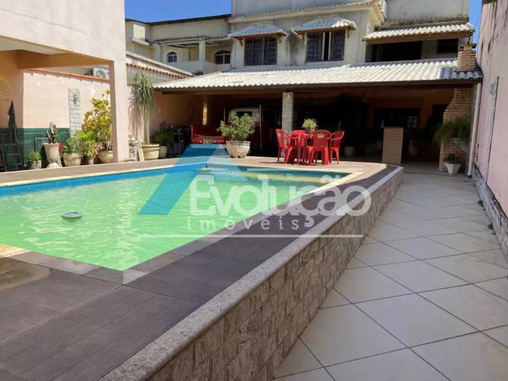 Casa à venda com 3 quartos, 250m² - Foto 2