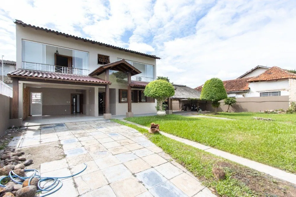 Casa, 4 quartos, 257 m² - Foto 1