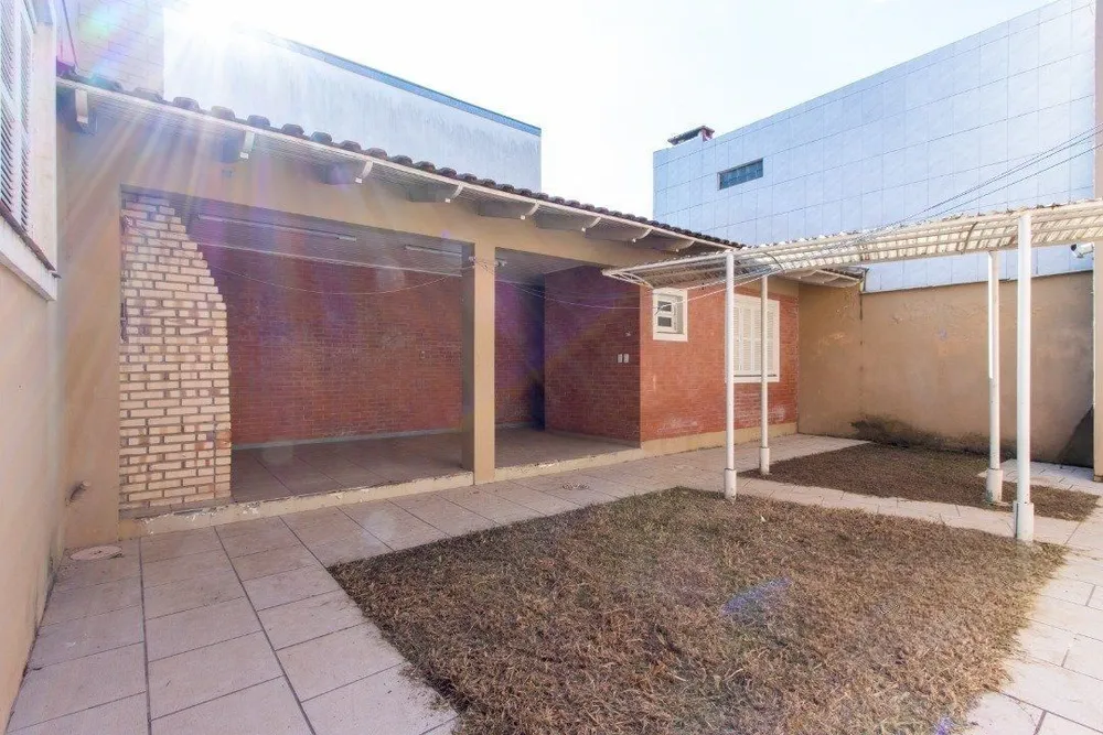 Casa, 3 quartos, 222 m² - Foto 1