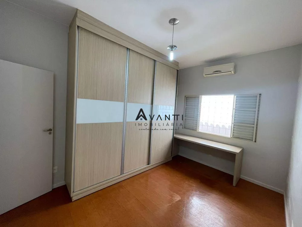 Casa, 4 quartos, 230 m² - Foto 1