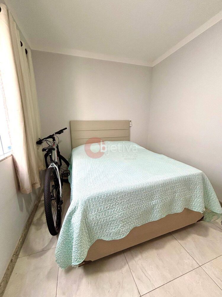 Casa à venda com 2 quartos, 72m² - Foto 4