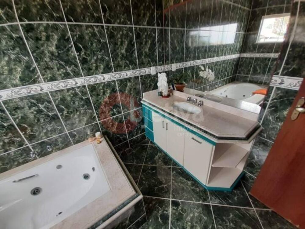 Casa, 6 quartos, 260 m² - Foto 1