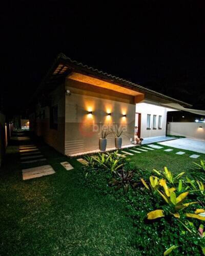 Casa à venda com 3 quartos, 216m² - Foto 2