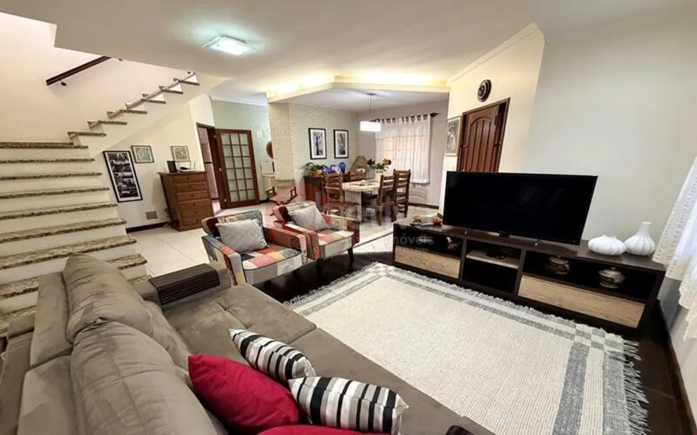Casa, 6 quartos, 420 m² - Foto 1