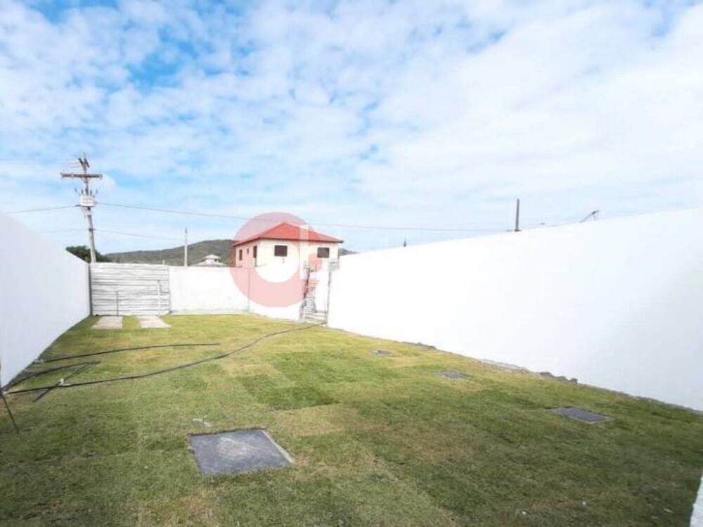 Casa à venda com 2 quartos, 120m² - Foto 1