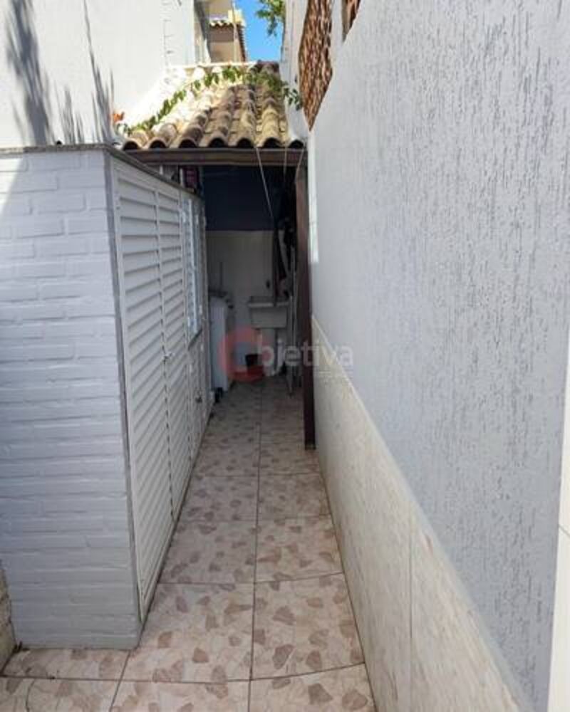 Casa à venda com 4 quartos, 102m² - Foto 4