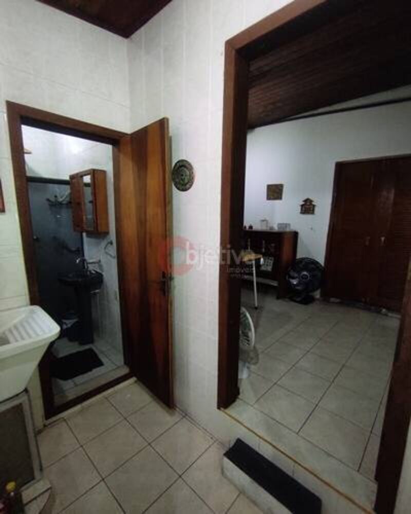 Casa à venda com 12 quartos, 237m² - Foto 4