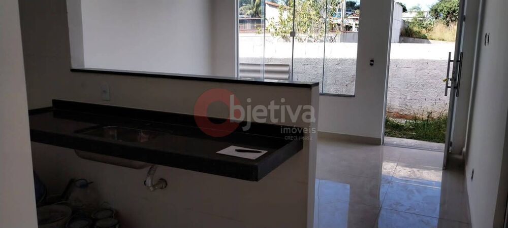 Casa à venda com 2 quartos, 60m² - Foto 2