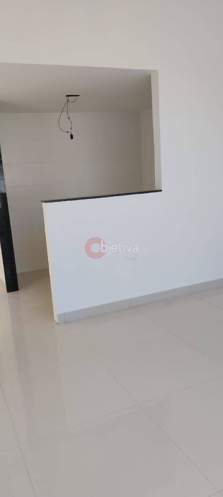 Casa à venda com 2 quartos, 60m² - Foto 1
