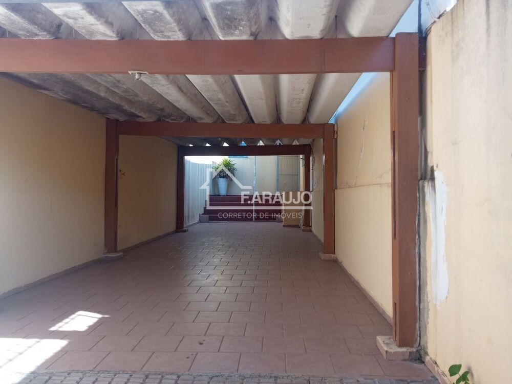 Casa, 4 quartos, 225 m² - Foto 1