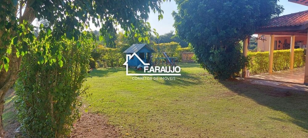 Chácara à venda com 4 quartos, 250m² - Foto 1