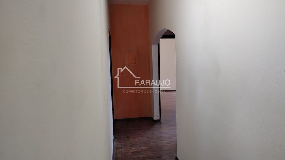 Casa para alugar com 4 quartos, 265m² - Foto 4