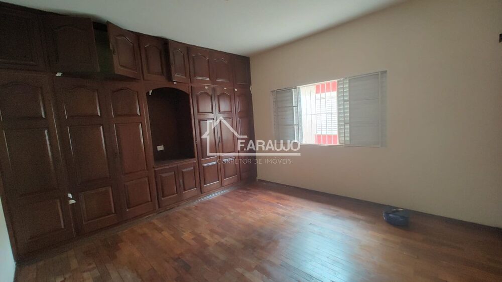 Casa para alugar com 4 quartos, 265m² - Foto 3