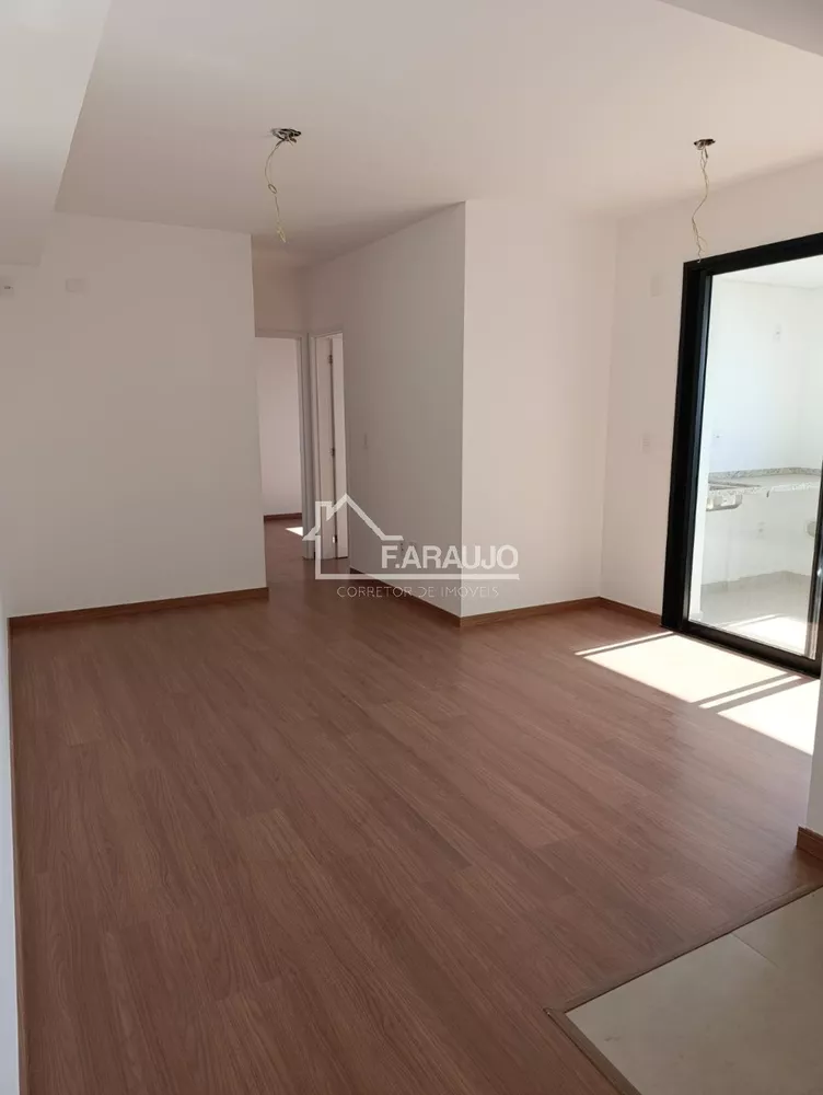 Apartamento à venda com 2 quartos, 62m² - Foto 2