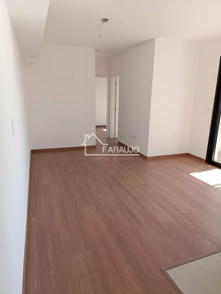 Apartamento à venda com 2 quartos, 62m² - Foto 3