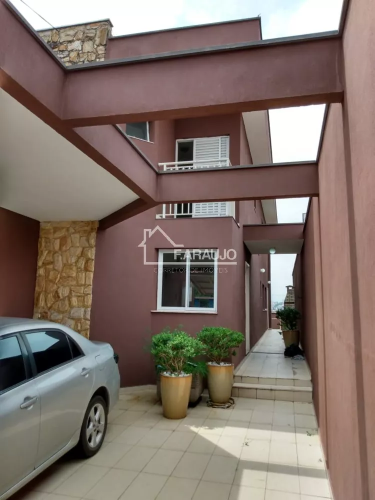 Casa à venda com 3 quartos, 980m² - Foto 2