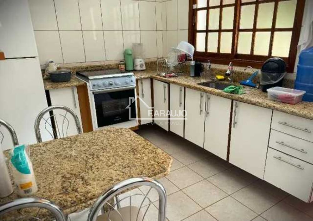 Chácara à venda com 4 quartos, 331m² - Foto 7