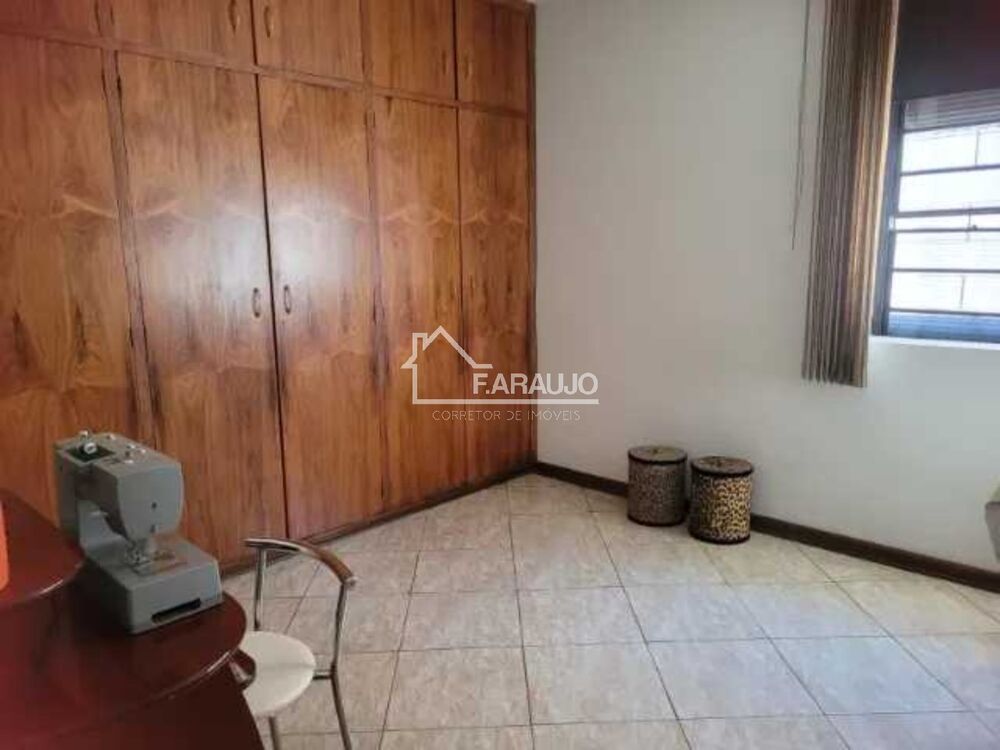 Casa, 3 quartos, 285 m² - Foto 4