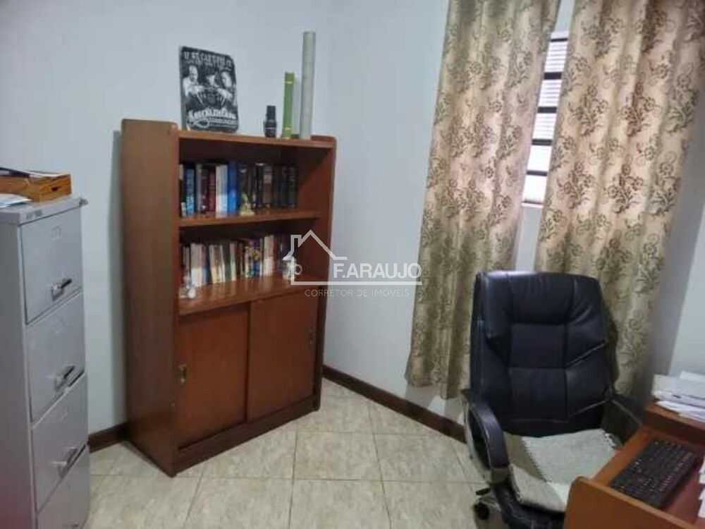 Casa, 3 quartos, 285 m² - Foto 2
