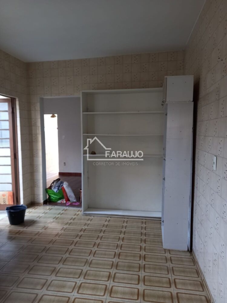 Casa à venda com 2 quartos, 175m² - Foto 3